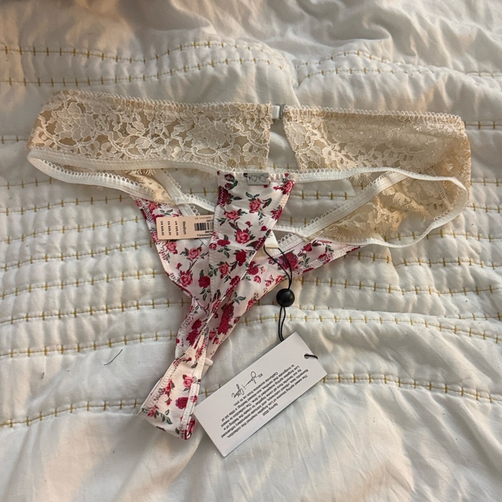 * VICTORIA’s SECRET * mystery bundle - thong, cheeky, bikini, sexy - MEDIUM - Picture 12 of 12